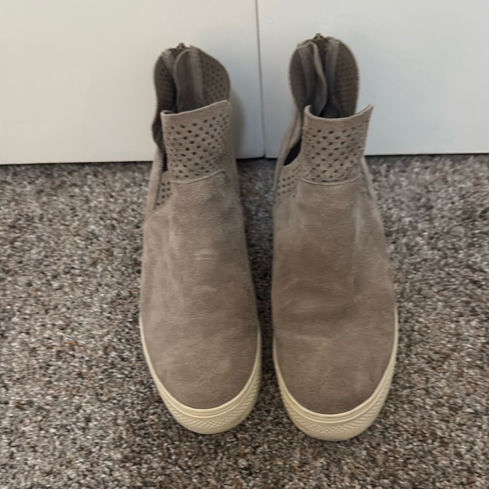 Steve Madden Grey Suede Wedge Sneaker Booties, Size 7.5